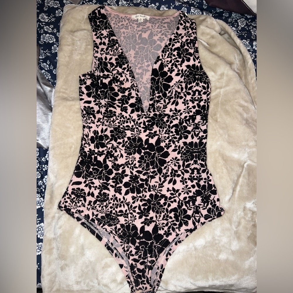 Nude/ Black velvet floral body suit